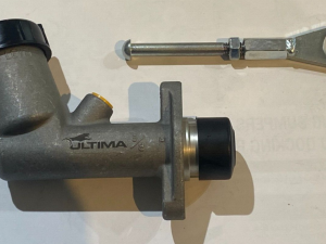 CLUTCH MASTER CYLINDER WITH PUSH ROD FORD XW XY FALCON FAIRMONT