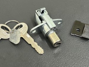 GLOVE BOX LOCK WITH KEYS & CATCH SUIT FORD XR XT XW XY FALCON FAIRMONT FAIRLANE