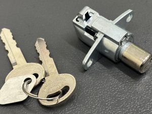GLOVE BOX LOCK AND KEY SUIT FORD XR XT XW XY FALCON FAIRMONT FAIRLANE