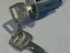 IGNITION BARREL & KEYS FORD XR XT XW XY FALCON FAIRMONT ZA ZB ZC ZD FAIRLANE